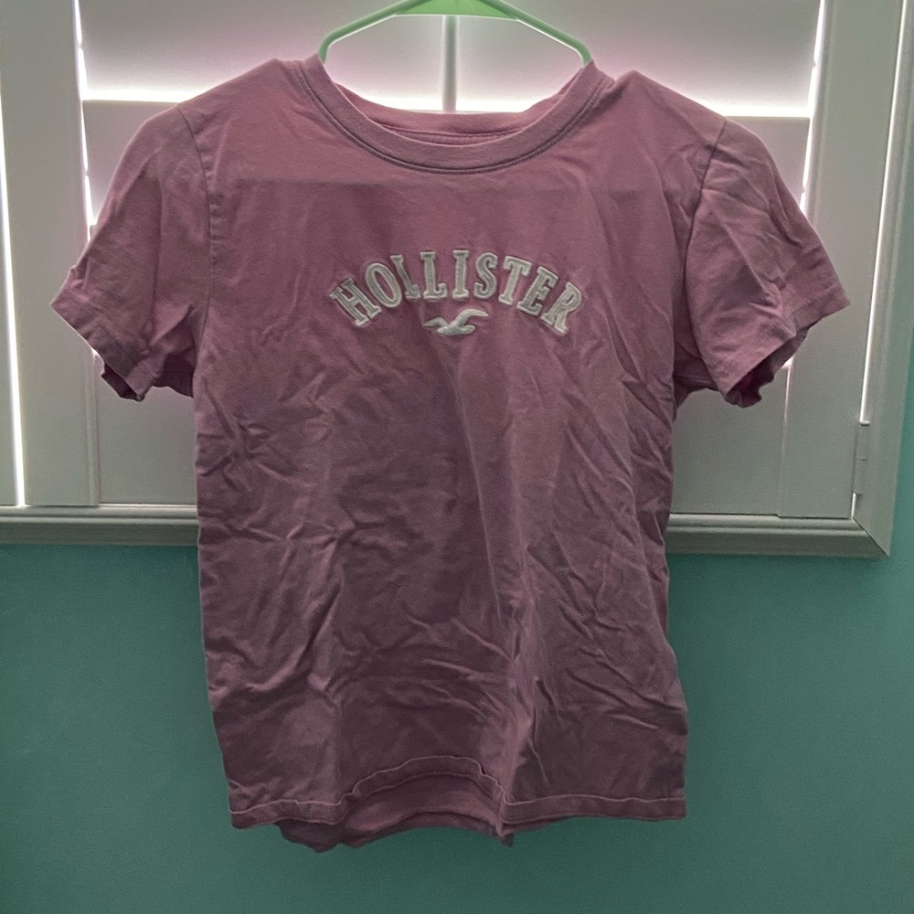 light purple Hollister t-shirt
